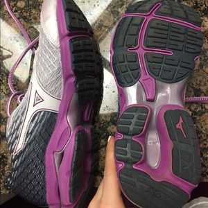 MIZUNO WOMEN'S WAVE RIDER 19 - LILAC/WHITE/VIOLET